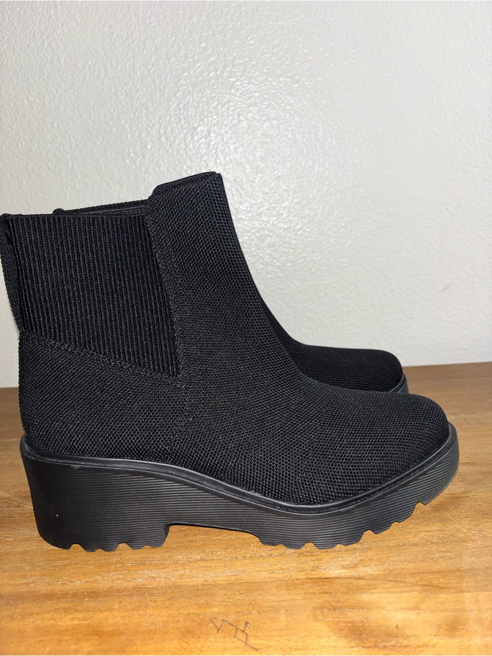 Vivaia Everly Round Toe Chunky Platform Travel Boots black worn once